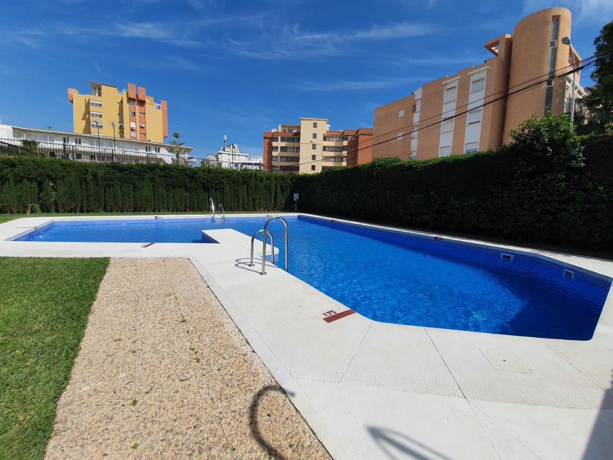 Acogedor En La Carihuela Con Plaza De Garaje Garantizada! Sol Montemar Daire Torremolinos Dış mekan fotoğraf